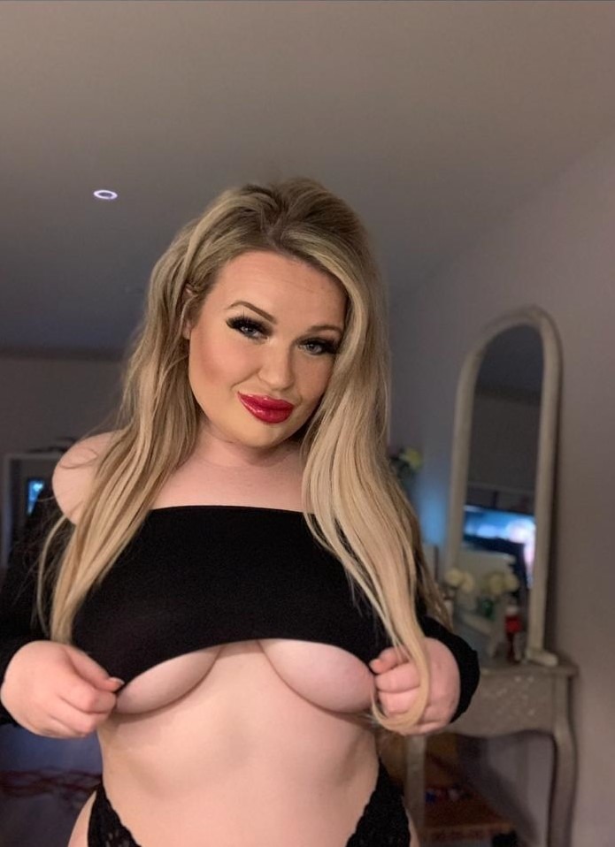 Join Slutty Sophie on cam right now: https://t.co/rSWya0Z5fn https://t.co/PWaR7kz7j1