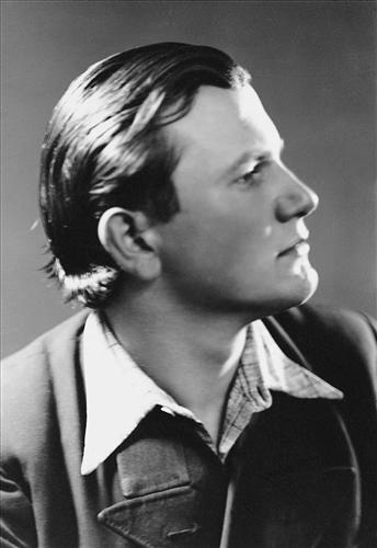 ChurchInPoland's tweet photo. 100 years ago, on May 18, 1920, Karol Wojtyla - John Paul II was born. 

Karol was born as the second son of Karol and Emilia. "In this town of Wadowice, that it all began. My life began. And school began, my studies began, and theater began, and priesthood began. https://t.co/8zcOZuJ772