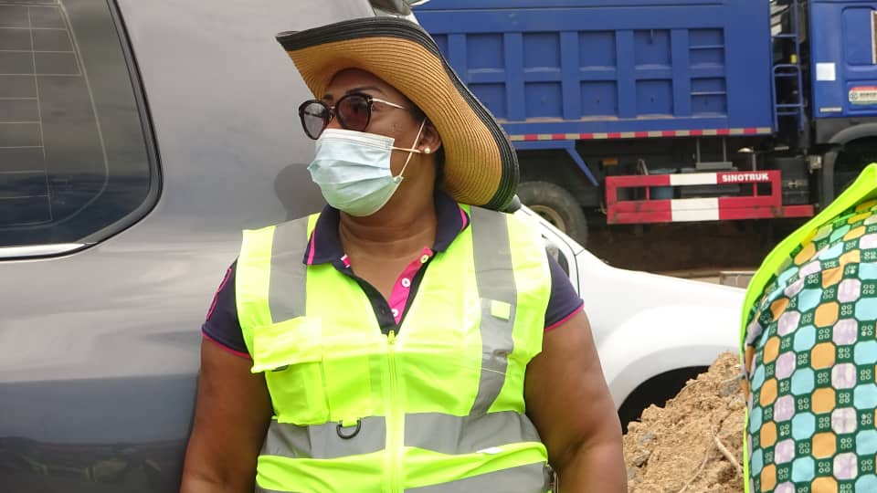 msdigovgh's tweet photo. Photos: HAWA KOOMSON INSPECTS PROJECT AT MANKESSIM.

Hon. Hawa Koomson (MP) has inspected the ongoing construction of a major drainage system at Mankessim in the Central Region.

The project is being financed from the $1 million per constituency allocation.

#1M1C
#IPEP
#MSDI https://t.co/Kf3aUNYLNz