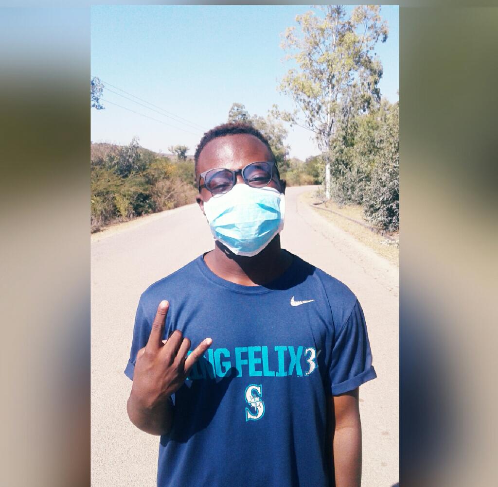 mindlos_01's tweet photo. We dont only condomise, we also mask-tise

I am Tadiwa Dhaka from GSU
I choose to wear a mask in public, do the same.
#mask_emojis
#staysafe
#safetyswag
#smartchoiceforsmartlearners
@SAYWHATOrg https://t.co/jNlUOJwsZD