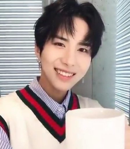 thtism's tweet photo. happy birthday sehyoon!! i love you lots and you make my days much brighter and i hope you have the best birthday today you deserve lots of laughter and joy like you give others!! #kingwowday #HappybirthdayWOW #WOWday @official_ACE7 https://t.co/2ioneQLcwE
