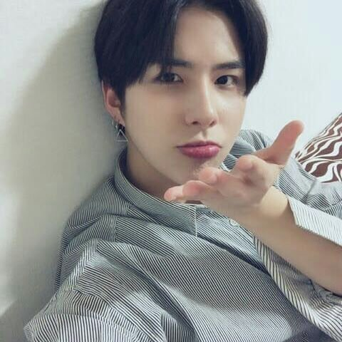 thtism's tweet photo. happy birthday sehyoon!! i love you lots and you make my days much brighter and i hope you have the best birthday today you deserve lots of laughter and joy like you give others!! #kingwowday #HappybirthdayWOW #WOWday @official_ACE7 https://t.co/2ioneQLcwE