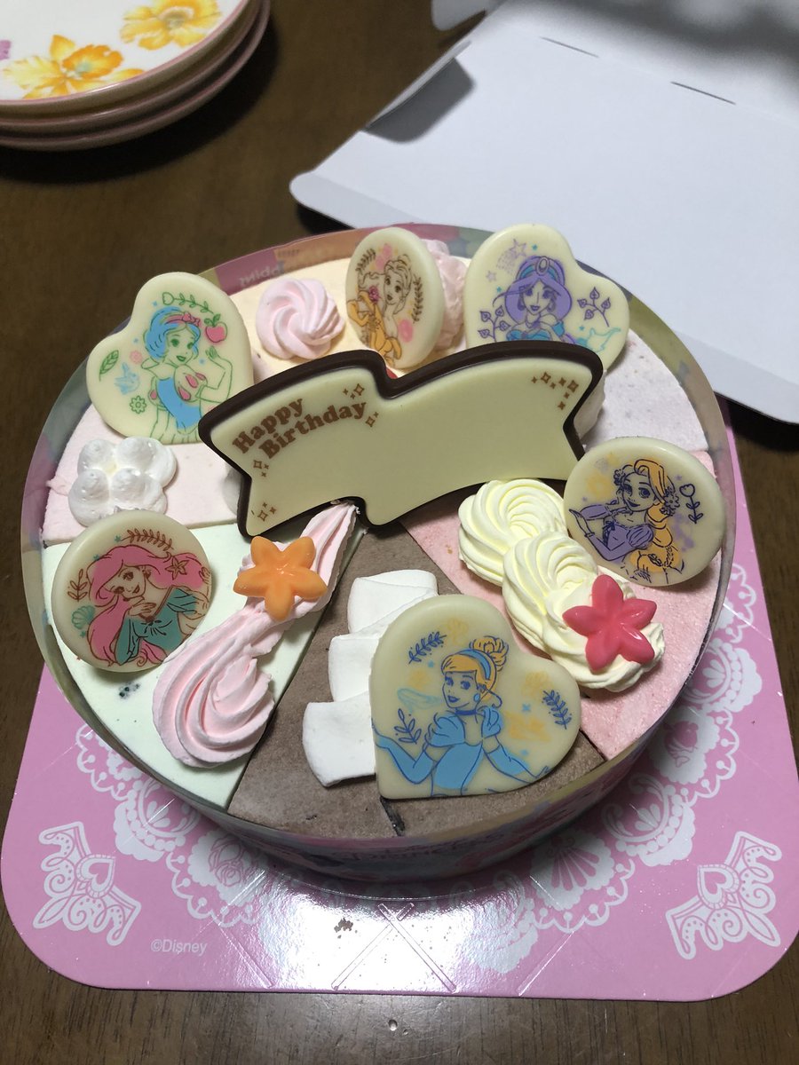 とおる 今日で47歳 歳とったなぁ 明日は娘の誕生日だからケーキは31アイスケーキ ディズニープリンセスだとか よーわからんけど 31アイスケーキ ディズニープリンセス 誕生日