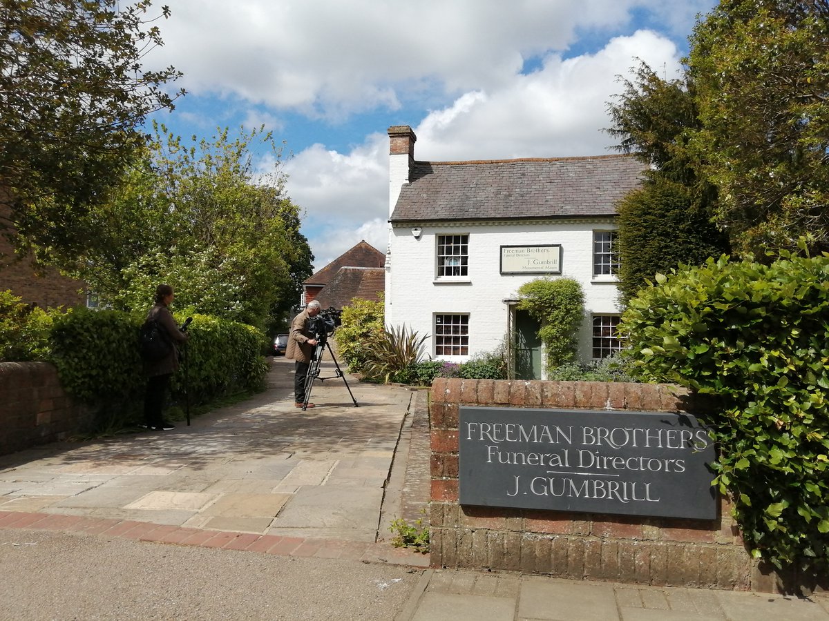 FBSussex's tweet image. Check out @BBCSouthNews today at 6.30pm: we&apos;re sharing what it&apos;s been like working through #COVID19 and developing our #cohorting strategy. This means even more to us than ever as it&apos;s #DyingMattersAwarenessWeek #DyingMatters #DyingToBeHeard