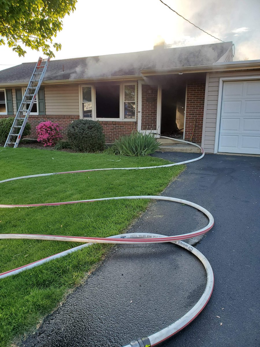 EP23FC's tweet photo. Truck 23 and the Fire Chief assisted @TowerCompany67 on a working residential fire this morning in the 1100blk of Kenneth Dr. Chief 23 had the command. https://t.co/xpDDSVKu3B