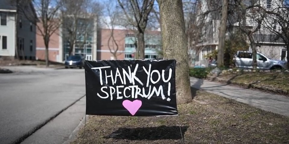 SpectrumHealth's tweet image. A big sign of thanks for our team members. Watch the video:  bit.ly/3btLNnB