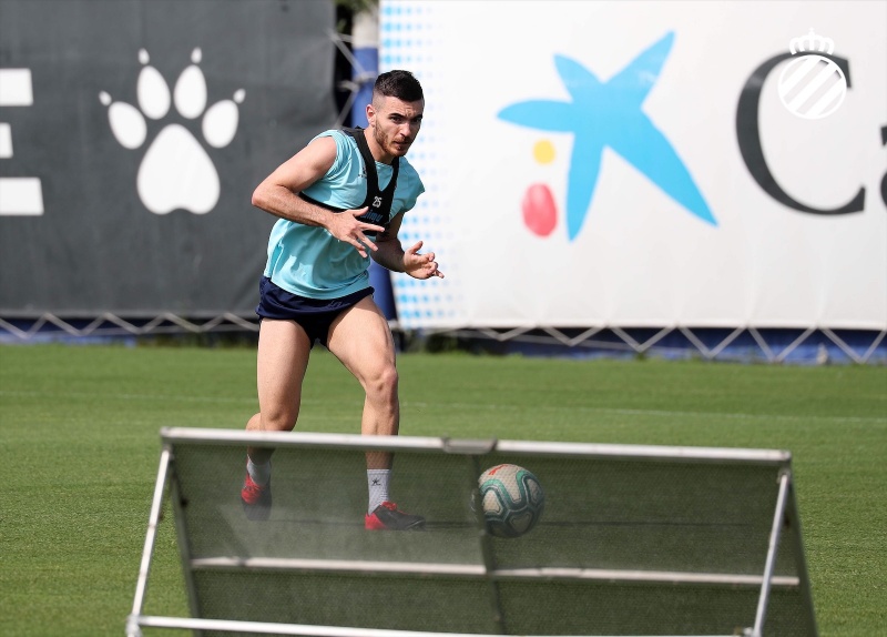 RCD Espanyol de Barcelona (@rcdespanyol) on Twitter photo ✅ Oier, <a href="/marcroca21/">Marc Roca Junqué</a> y <a href="/VCampuzano10/">Victor Campuzano</a>, disponibles.
Los tres jugadores, que presentaban molestias físicas antes del confinamiento, ya entrenan al mismo ritmo que sus compañeros: bit.ly/2Wvd3On
#EspanyoldeBarcelona | #RCDE | #VolverEsGanar ✅ Oier, <a href="/marcroca21/">Marc Roca Junqué</a> y <a href="/VCampuzano10/">Victor Campuzano</a>, disponibles.
Los tres jugadores, que presentaban molestias físicas antes del confinamiento, ya entrenan al mismo ritmo que sus compañeros: bit.ly/2Wvd3On
#EspanyoldeBarcelona | #RCDE | #VolverEsGanar