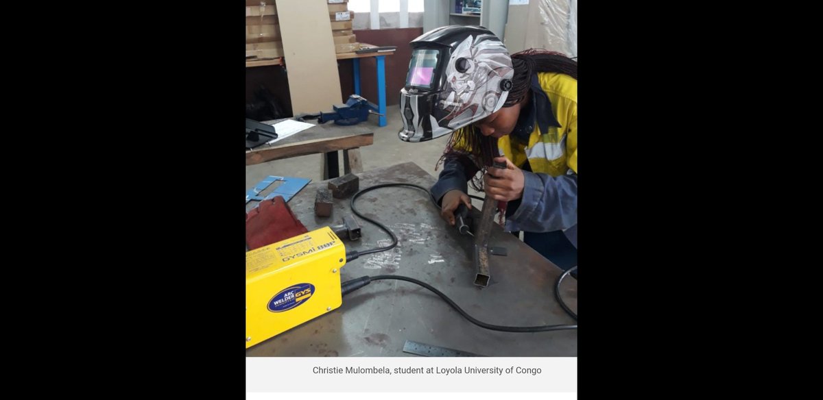 NgalulaPe's tweet image. Notre boursiere @stemdrc a l'oeuvre ds la fabrication des respirateurs. C,est la #rdc qui gagne lorsque vs soutenez les actions des #STEMDRC. 
@DeniseNyakeru merci!

@http://media.utoledo.edu/2020/05/14/utoledo-electrical-engineer-leading-charge-to-build-ventilators-in-the-congo/