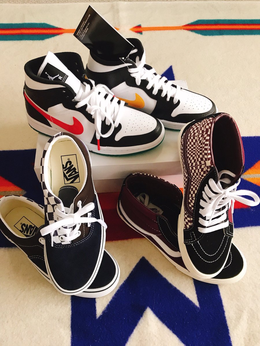 k_hattomo's tweet photo. 久しぶりにジョーダン買ってどこも行くとこないので部屋を歩きまわる��︎
#NIKE
#AirJordan 
#VANS
#アシンメトリー
部屋を歩きまわる第2弾 https://t.co/5yDkHr4ggZ