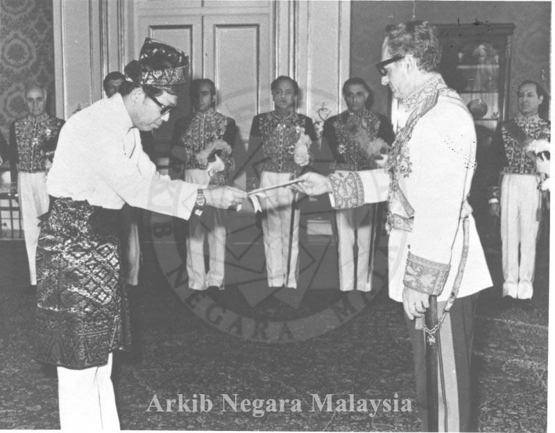 In sum, relations continued to develop throughout the 1970s, despite growing opposition to the  #Shah -  #Malaysia maintained the relationship. Tomorrow we will look at the effects of 1979 & the relationship on the relationship. Thank you for tuning in ~RAR  #MalaysiaIran