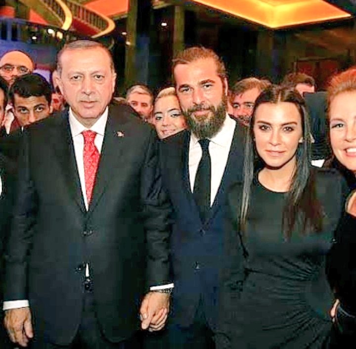 turksammu444's tweet photo. Ek Baar Phr se hamara paracham lehrayenge in shaa Allah ........
Us baar #Ertugrul_Ghazi ne Fateh karayi ..
Is Baar @RTErdogan in shaa Allah
#humefqrhainhumturkhain #turkunity #Ertugral #Erdogan @realSaifMughal https://t.co/ae5XPqwI8k