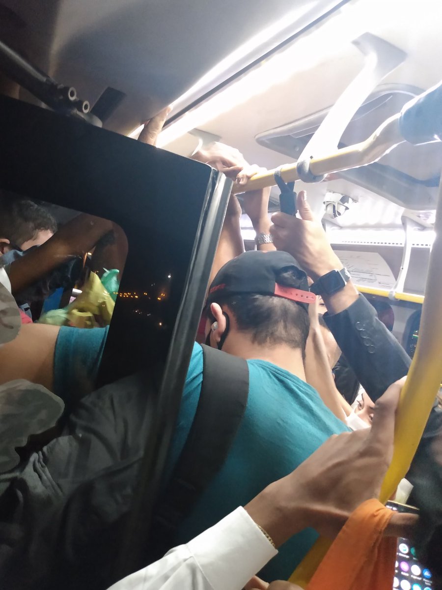 LORENACARVALHO1's tweet photo. #perguntacorona   Uso máscara, ando com meu álcool gel, mas os  brt's ainda lotados 😭 ainda tem pessoas sem máscara. https://t.co/QevFi2xcRP