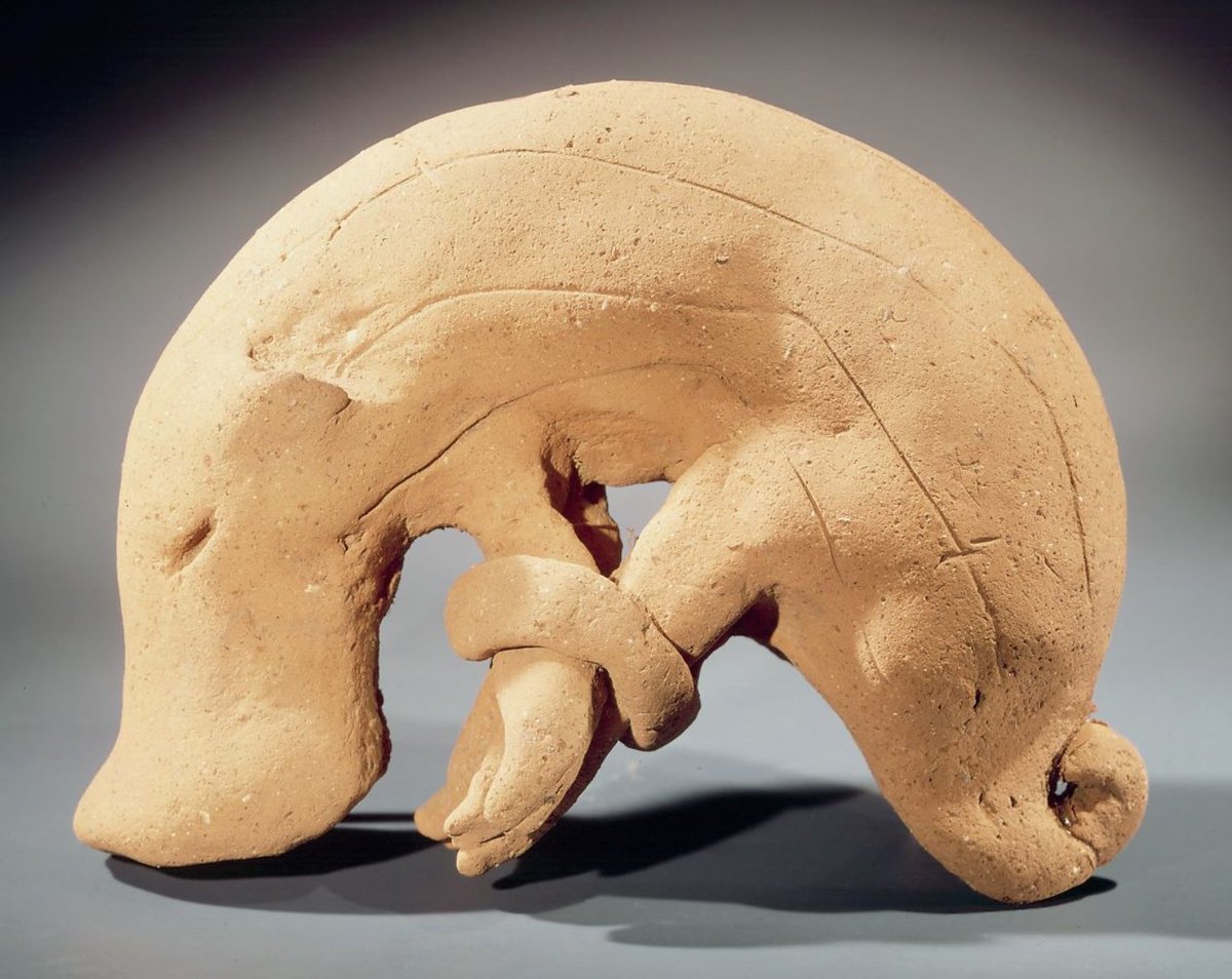 And the trend continues. This gorgeous boar has a stark archival entry. It was donated to the Met in NYC by Harry G.C. Packard, a naval officer with a post-war interest in Japanese art. He amassed many pieces of prehistoric art, but provenance is limited to the 20th cent. /2