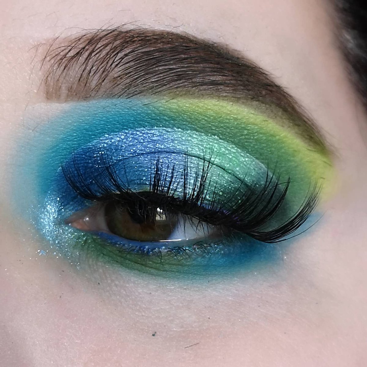 makeup_mummy17's tweet photo. Colour switch

@MakeupRVLTN colour book 05
@ObsessionLDN_ brow goals dark brown
@Primark brow gel dark brown

Lashes amazon

#makeuprevolution #makeup #makeupobsessionprlist #lashes #JeffreeStarApproved https://t.co/OuiK7QTQ6R