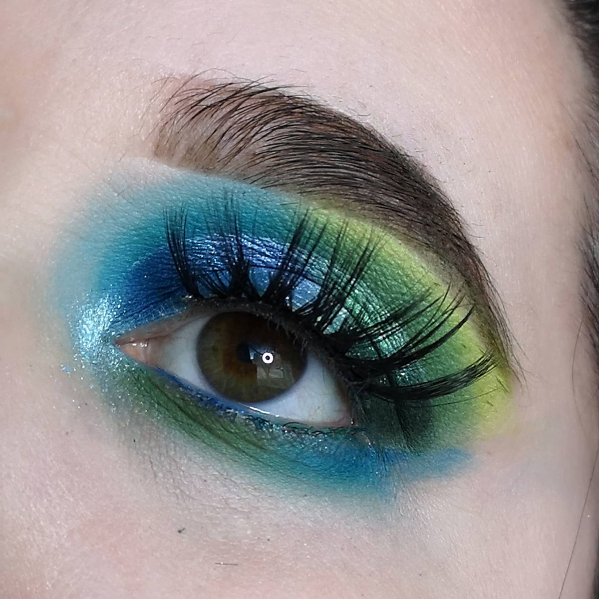 makeup_mummy17's tweet photo. Colour switch

@MakeupRVLTN colour book 05
@ObsessionLDN_ brow goals dark brown
@Primark brow gel dark brown

Lashes amazon

#makeuprevolution #makeup #makeupobsessionprlist #lashes #JeffreeStarApproved https://t.co/OuiK7QTQ6R