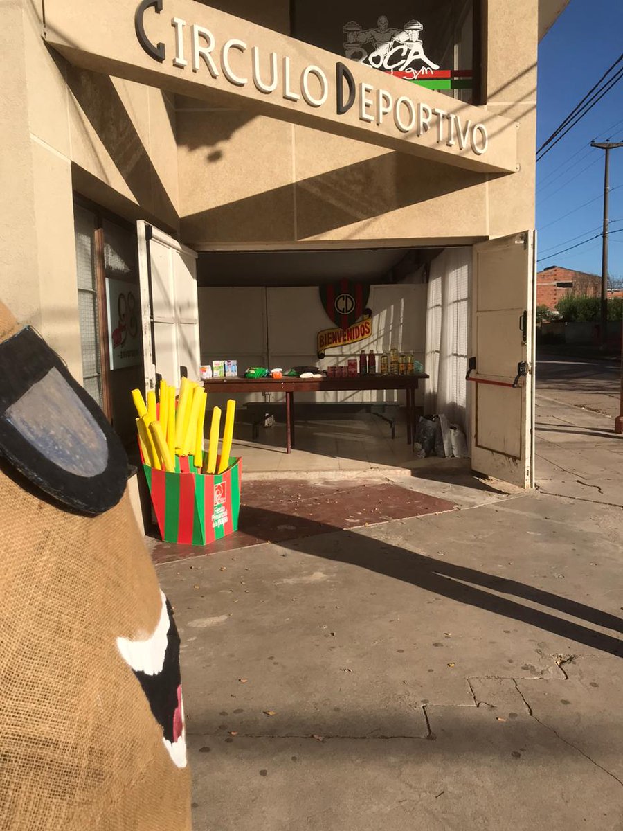 clubCirculo's tweet photo. #CirculoSocial Seguimos en casa, te estamos esperando. Recibimos alimentos no perecederos, ropa de abrigo en buen estado de uso y artículos de limpieza. De 10 a 12, en la sede social de Bolívar 146. Sino te comunicás y vamos a buscarlo.
#CirculoSeQuedaEnCasa https://t.co/lmQm6xDw5s