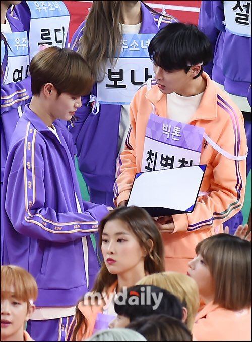 Daehwi (Ab6ix) and Byungchan (Victon)