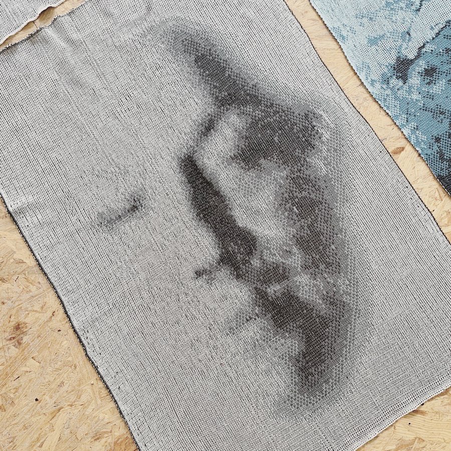 _qattoon's tweet photo. Sehnsucht / Rauschen I - #2020 - knitted work- je 60x90 cm - Cotton
#portrait #textileart #sehnsucht #knittingmachine #machineknitting #pixelart #textileartist #berlin #berlinart #strickkunst #woolartist #woolart #qattoon #stricken #cotton #strickbild #berlinart #pixelart  #KHB https://t.co/cvKY5r6MjP