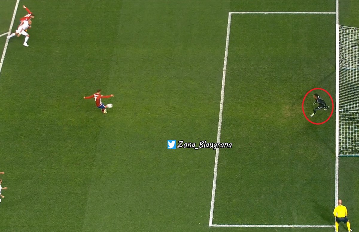 Falta que Clattenburg asuma más robos, como los 2 penaltis de Ramos no señalados, las expulsiones de Pepe y Ramos perdonadas, el penalti lanzado por Griezmann donde Keylor se adelanta dos metros... También es de interés saber cuánto cobró por aquel atraco. x.com/marca/status/1…