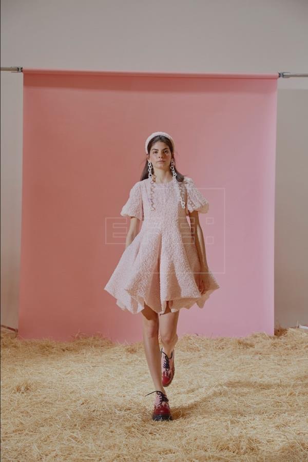 Pasarelas virtuales, una idea que cada vez despierta más interés para presentar la moda. <a href="/ESMA_Events/">ESMA</a> <a href="/MBFWMadrid/">MBFWMadrid</a> 
bit.ly/2WmrAfa