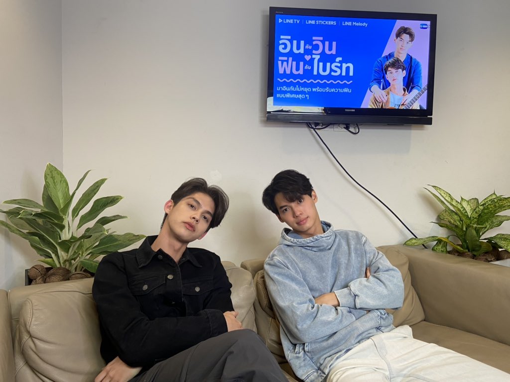 ibelongtofourth's tweet photo. Because we are 2gether 💚💚
#2getherTheSeries
@winmetawin @bbrightvc #snowballpower #brightballs https://t.co/yjrpIlewbY