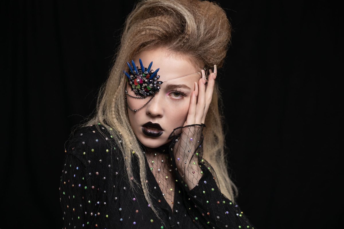 PatternIndy's tweet image. That's one way to cover up the bags under your eyes #tuesdayvibes #patternmagazine #vol17