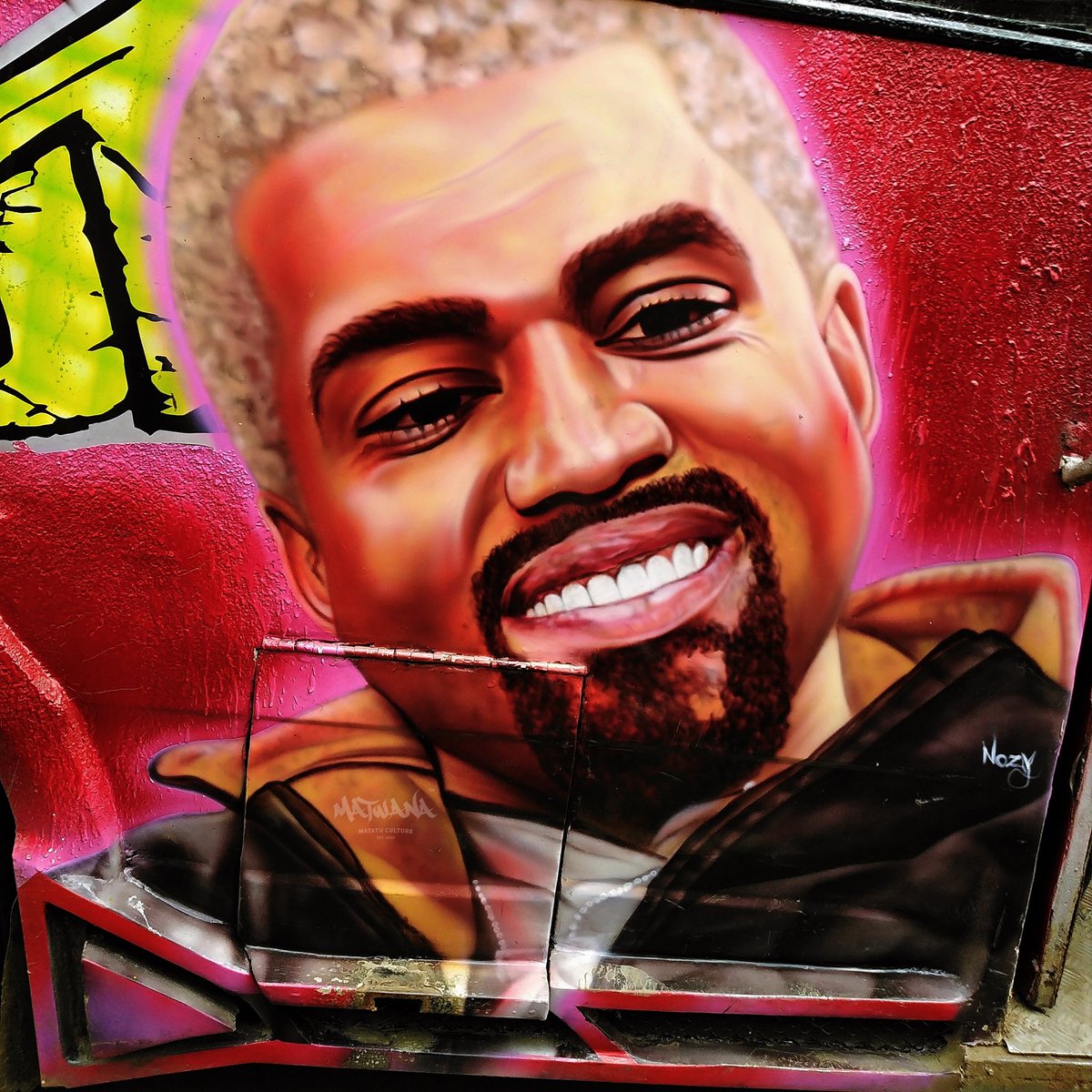 MatwanaCulture's tweet photo. Don't let me get in my Zone 😷
Art Attack : Kanye West Airbrush portrait by #NozyCustoms @KimKardashian
#MatwanaMatatuCulture https://t.co/1yiz4DS0Ne https://t.co/P8H8WoXEWS