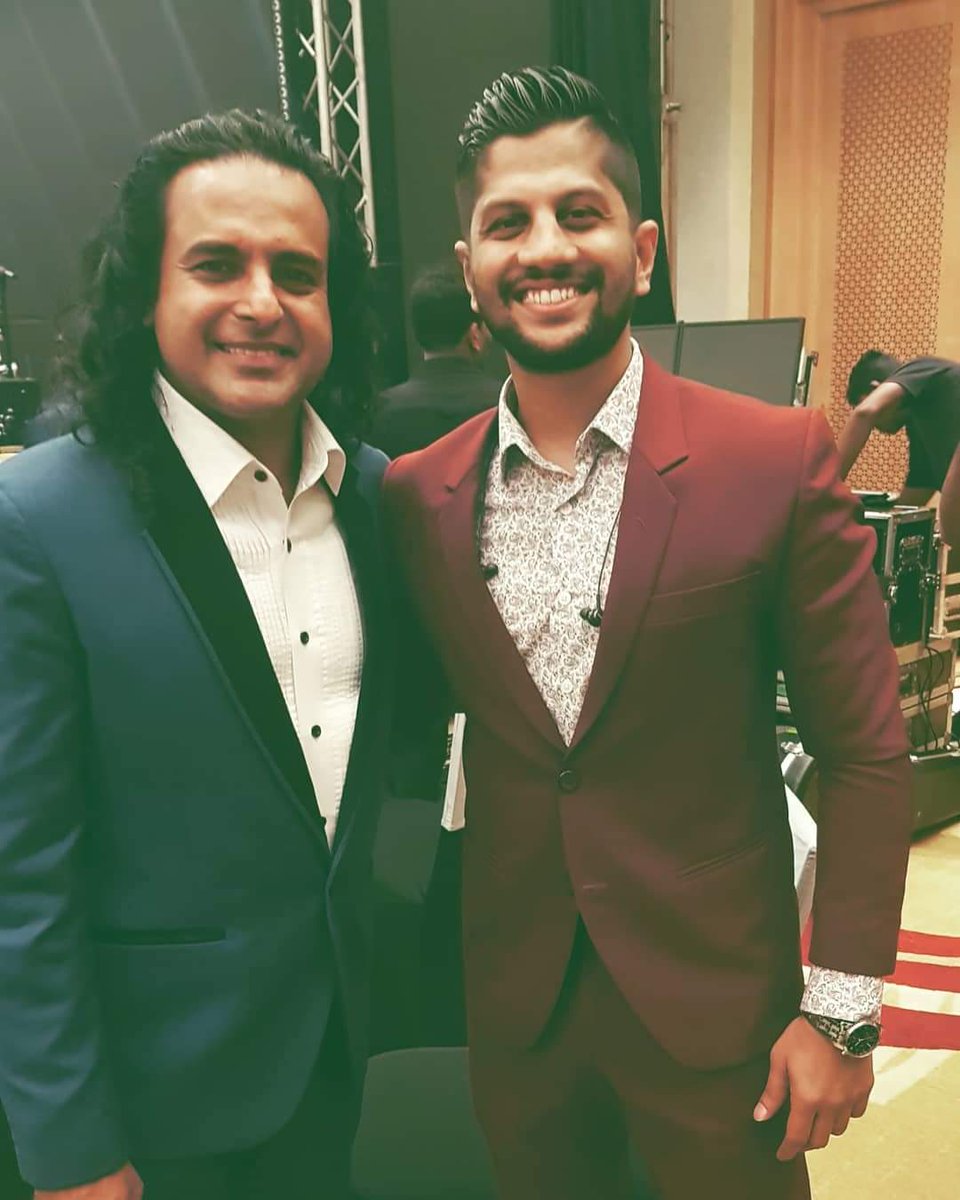 Taxibandsl's tweet photo. With @mariansnalin Aiyya at the SLIM Marketers Ball 2019! Always a pleasure and honour to perform alongside him and the talented musicians of @MariansSL 🎤🎶
#Taxi_entertainment #Marians #SLIMDance2019 #Throwback https://t.co/qK8nummVBa