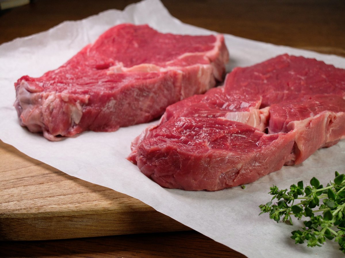 Meatonamission's tweet photo. Frisches Fleisch aus ökologisch, regionaler Landwirtschaft 🌿 - https://t.co/l1OM4d7i4w https://t.co/VCxIF3d6wL