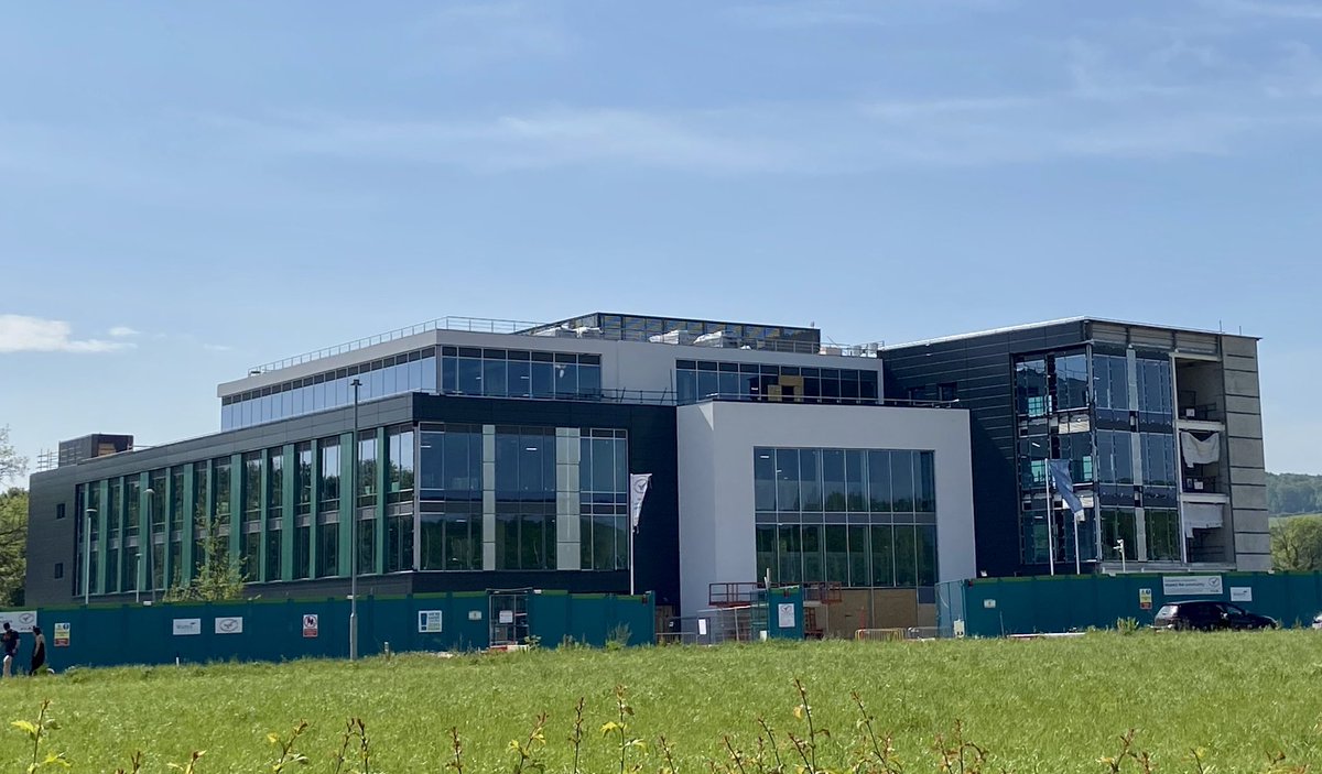 ambikatah's tweet photo. Sun was shining on #Lusep today! 🌞Big thank you to @nuneatonsigns for the #SocialDistancing signage &amp; we even had a visit from a local pheasant to admire their work!🦆👷🏽‍♀️👌🏽 @WatesGroup #SocialEnterprise #WatesProud #Construction https://t.co/jqQgRrRf7h