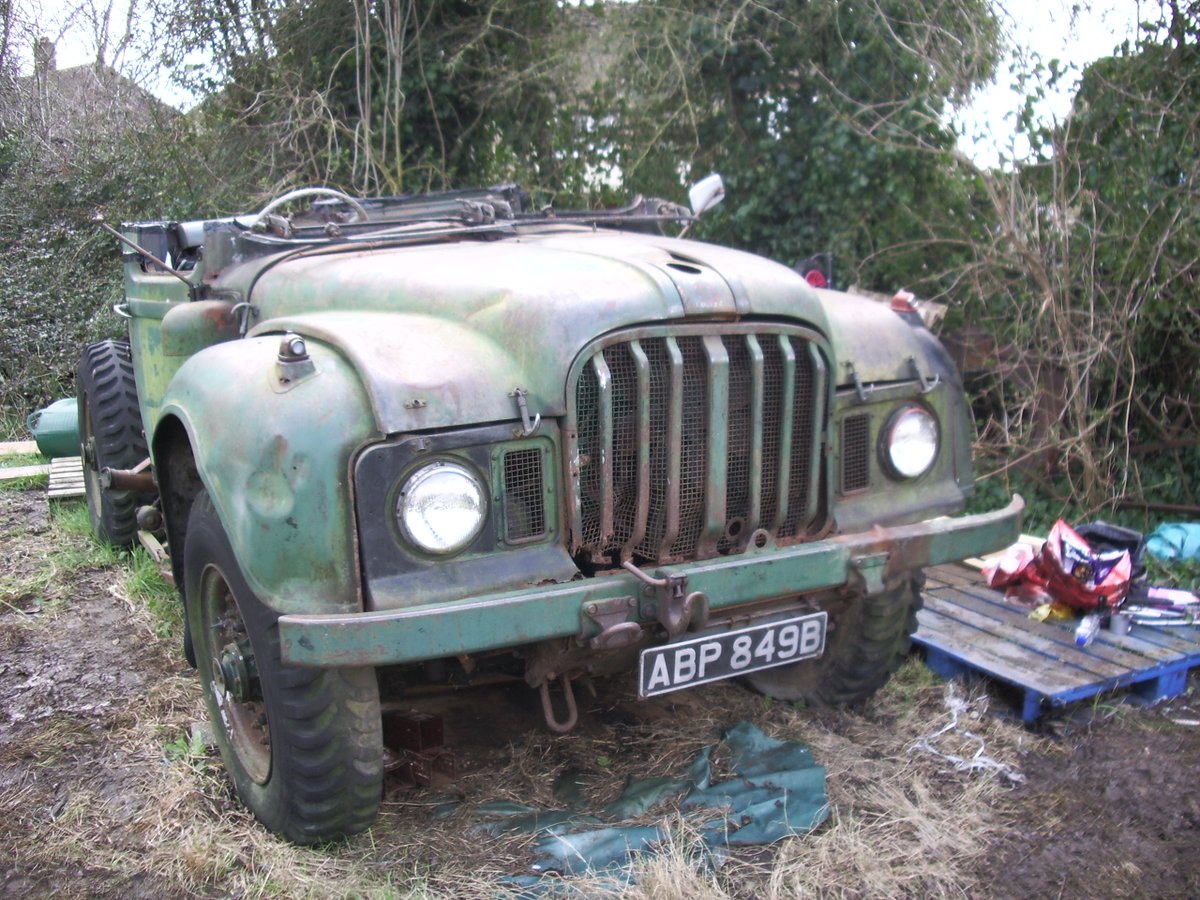 JunkyardTom's tweet photo. @Jimmy_deVille Originally #spares for my other FV1600, but being SO rare #AlmostExtinct I realised chassis & mechanicals ( what cost the Govt. Β£1m per unit & caused project for #BritishHumvee to be axed like #Nimrod) not too bad...just external tin bent & rusted. So decided worth fixing instead https://t.co/2FOK7xtwAL