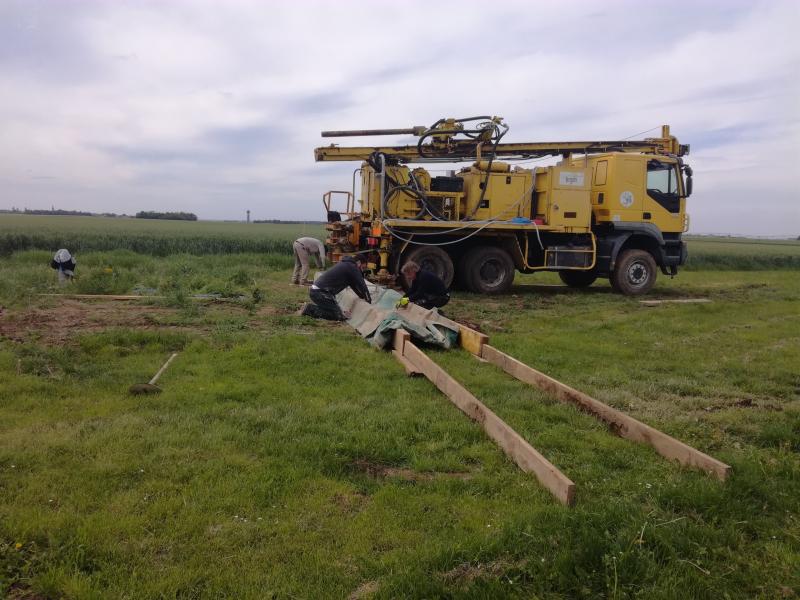 PPivots's tweet photo. 👍Relance des travaux de l #observatoire des transferts dans la ZNS à Villamblain (45) grâce @CNRS, @Univ_Orleans et @BRGM_fr !
#puits de grand diamètre instrumenté pour étudier les transferts de matière et de chaleur. 
https://t.co/nh5zbisfqY  #contaminants #pesticides #pivots https://t.co/BcZqQcLKSS