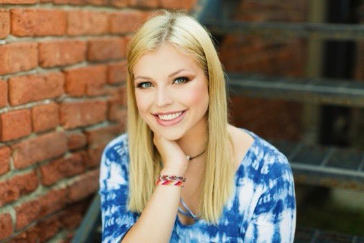AwLinkCrew's tweet photo. How about Senior Link Leader Sam Glowacki!!  She is heading to Kent State University to major in Biology with a focus in animal science.  Thanks for being an amazing leader, Sam!!! https://t.co/x1mZ9Njiow