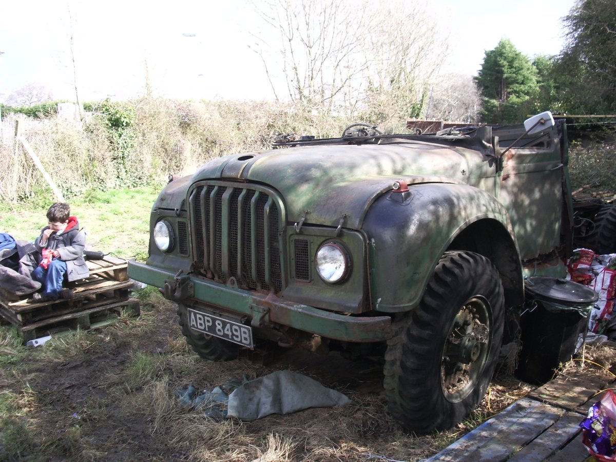JunkyardTom's tweet photo. @Jimmy_deVille Originally #spares for my other FV1600, but being SO rare #AlmostExtinct I realised chassis & mechanicals ( what cost the Govt. Β£1m per unit & caused project for #BritishHumvee to be axed like #Nimrod) not too bad...just external tin bent & rusted. So decided worth fixing instead https://t.co/2FOK7xtwAL
