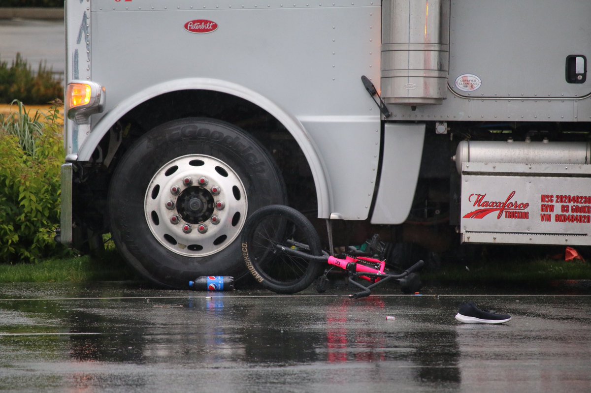 #Langley RCMP say a cyclist was struck around 4:30 am, was conscious and taken to hospital. Incident on Langley bypass east of Fraser Highway.