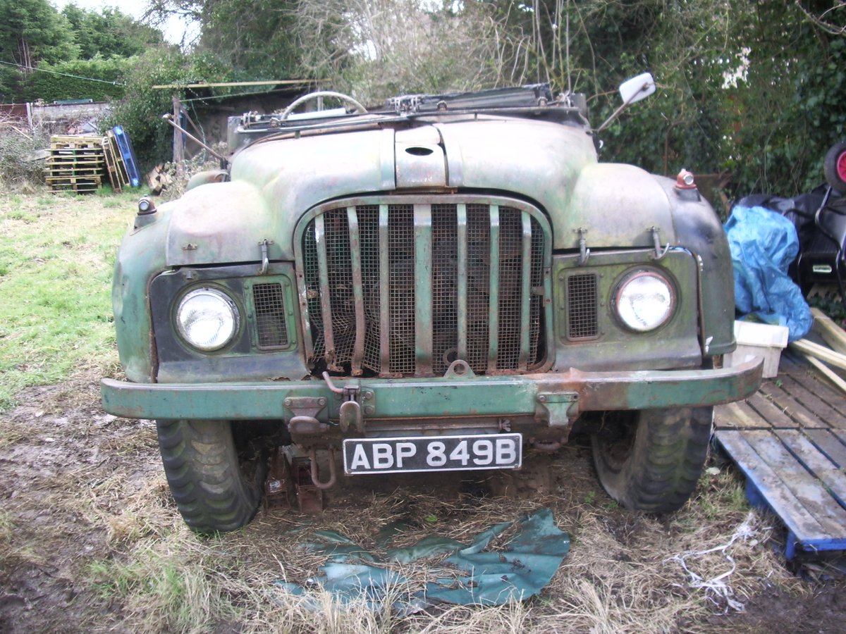 JunkyardTom's tweet photo. @Jimmy_deVille Originally #spares for my other FV1600, but being SO rare #AlmostExtinct I realised chassis & mechanicals ( what cost the Govt. Β£1m per unit & caused project for #BritishHumvee to be axed like #Nimrod) not too bad...just external tin bent & rusted. So decided worth fixing instead https://t.co/2FOK7xtwAL