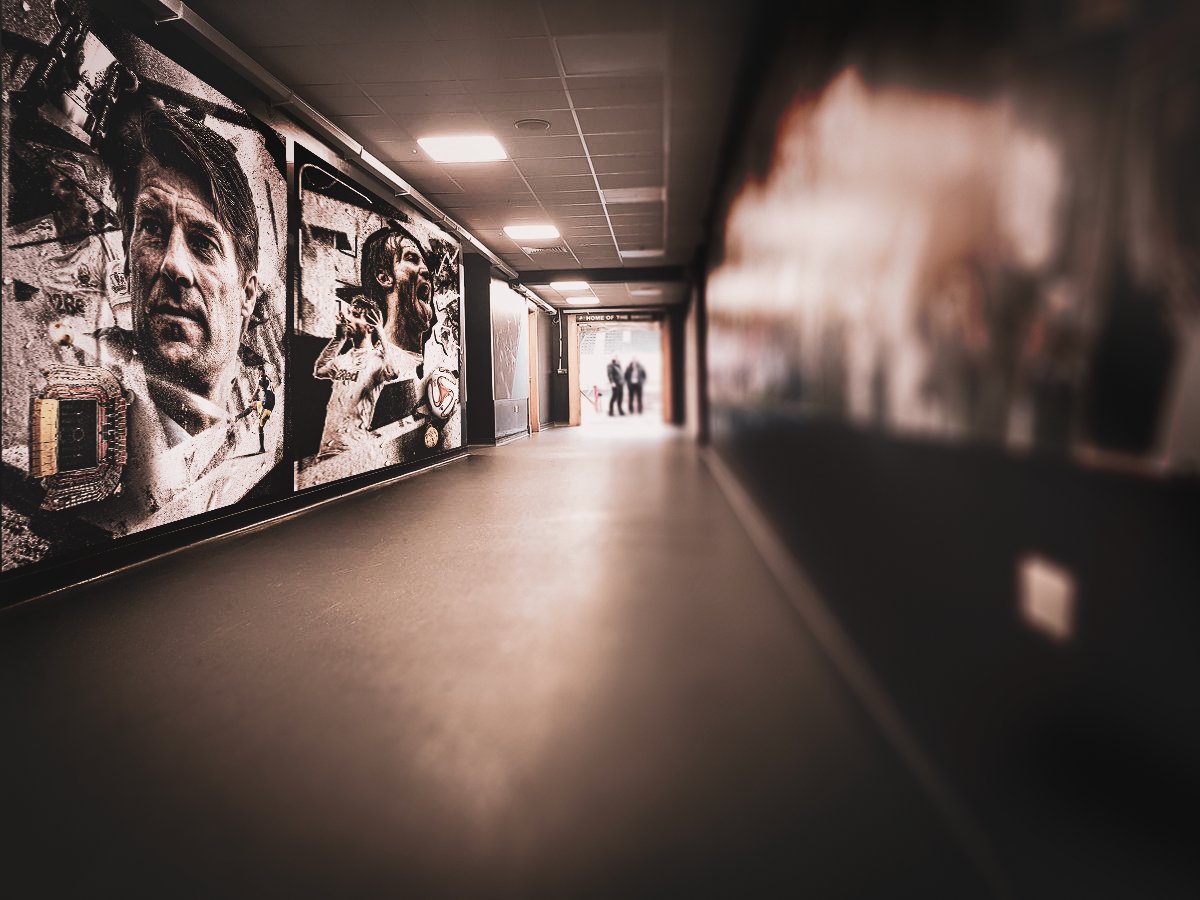 deancdavies's tweet image. 😍 That Laudrup team 
🏆 Lifted the League Cup
🇪🇸 Won at the Mestalla