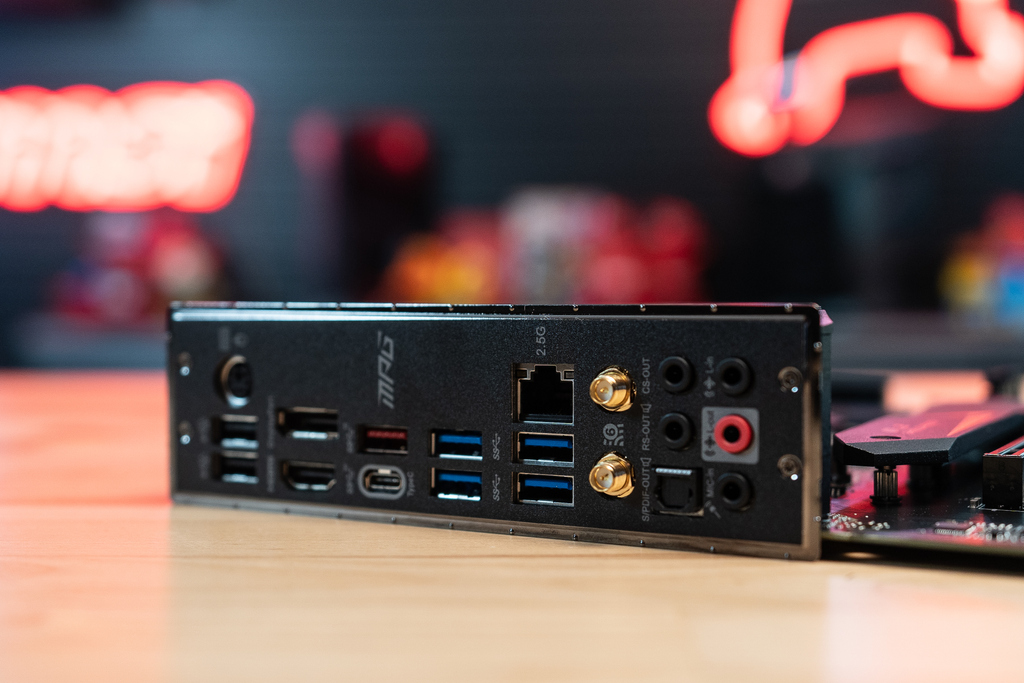msiUSA's tweet photo. Get the competitive EDGE over your rivals.

More on the MPG Z490 GAMING EDGE WIFI: https://t.co/gx0fySjxaI

Pre-order on Newegg: 
https://t.co/Tk3PfaQaKW

#MPG #Z490 #GAMINGEDGE #EDGE #WIFI #NextEDGE https://t.co/2ACixisQd6