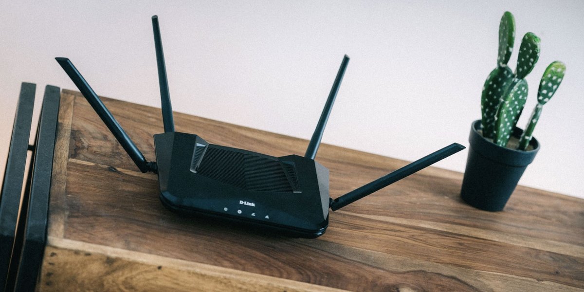 DLink_France's tweet photo. 🎁 Optimiser votre connexion WI-FI n’a jamais été aussi simple, grâce au dernier routeur WI-FI 6 D-Link : Le DIR-X1560. Et si vous le receviez chez vous? Pour être tiré au sort rien de plus simple :
RT et follow @DLink_France
 #Jeu #Concours #JeuConcours 
TAS dans une semaine 🎁 https://t.co/gSLOIS3udN