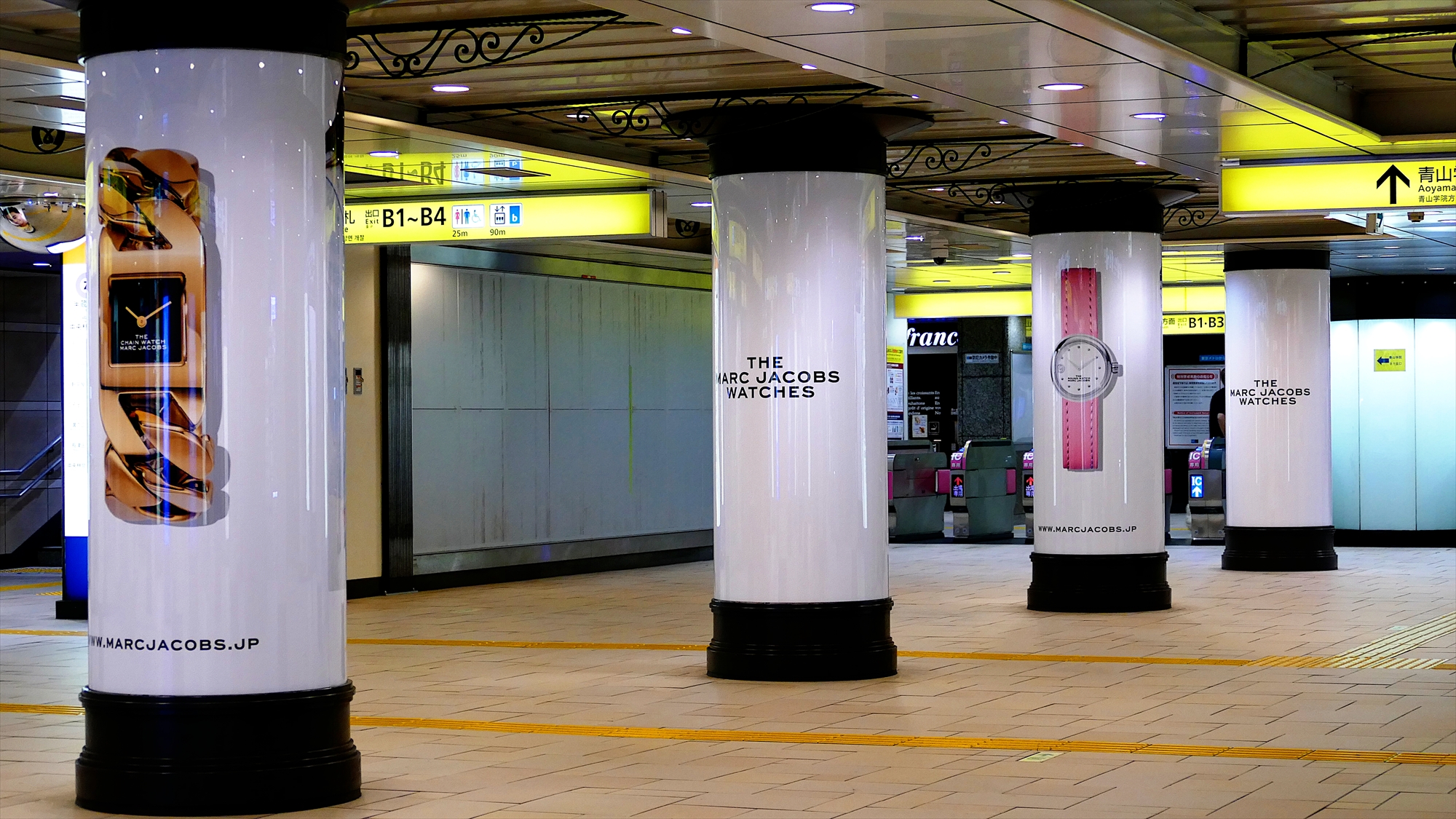 Usno 東京メトロ表参道駅 柱巻広告 Marc Jacobs Ooh