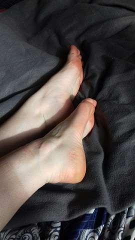 GoddesRose12's tweet photo. Który pies zapłaci za zobaczenie więcej? Sprawdźmy jak wierni jesteście. Czekam na bliki kundle
#findomqueen #slave #findomgodess #paypig #findomgodess #fetish #foot #feetpicsforsale #domina #feetpictures #feetlove #moneyslaves #findomfeet #femdom @sexyfeetpromo @Girliefeet https://t.co/DswnE0JWfD