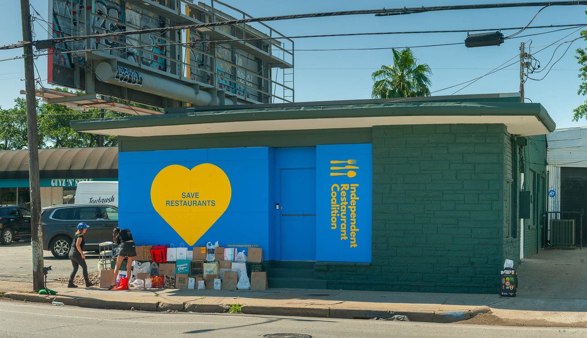 2frAAmes_MMedia's tweet photo. Shout out to Dalia and Melissa from Joy Brush Signs for setting up this installation supporting the Independent Restaurant Coalition #saverestaurants #SupportLocalBusinesses #SupportLocalRestaurant #houstonbusinesses #westheimer #montrose #independentrestaurantcoalition https://t.co/lGYMThb2Iw