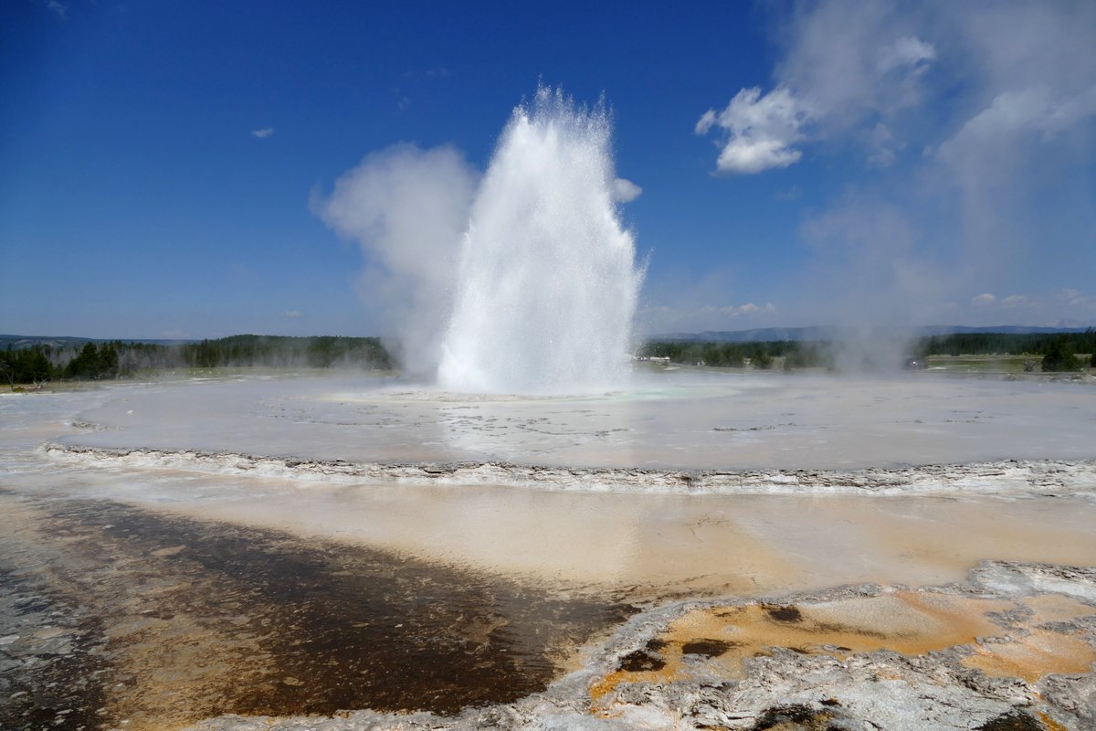 With over half the world's geysers, #Yellowstone offers tremendous opportunities to see geology in action. Explore the mechanics of geysers, their role in the park's history and what they can teach us about the world in which we live. Watch this video: nps.gov/yell/learn/pho…