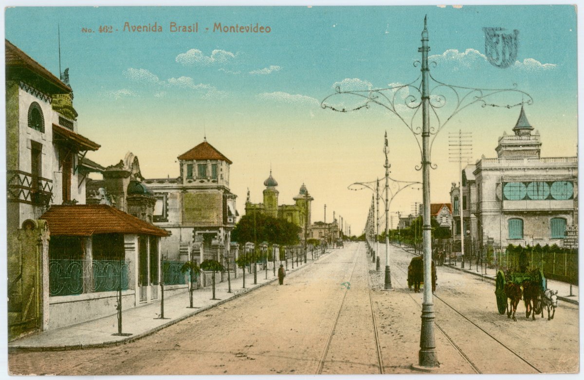 BNUruguay's tweet photo. ¿Cómo se veía la Avenida Brasil de Montevideo en 1910? 

Lo vemos en esta antigua postal.

#PostalesBNU #culturaencasauy https://t.co/2iPjrvJYwa