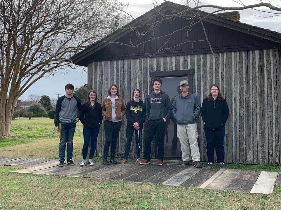 AppomattoxNPS's tweet photo. Appomattox CH NHP would like to recognize this year's Appomattox County High School Student #Interns. A big thank you to ACHS teacher Joe Servis, the Appomattox 1865 Foundation and all of the Volunteers who continue to make this program a success. #CivilWar #FindYourPark #NPSVIP https://t.co/vVxfwtnde1