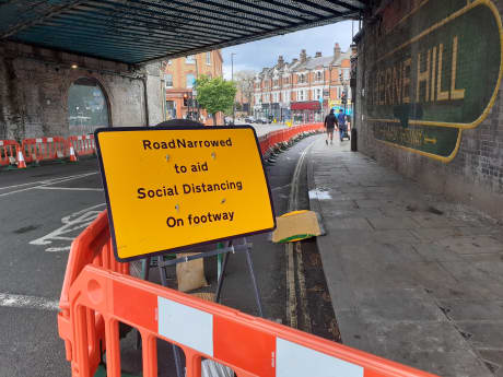 lambeth_council's tweet image. 🗣️📣Lambeth - we need YOUR knowledge!🗣️📣
  
Use our new map📌to tell us where narrow pavements make it hard to keep a distance. 

👉…nsportcovidresponsemap.commonplace.is

We've got limited resources, but we're doing our best to widen pavements in the busiest areas. 🚧