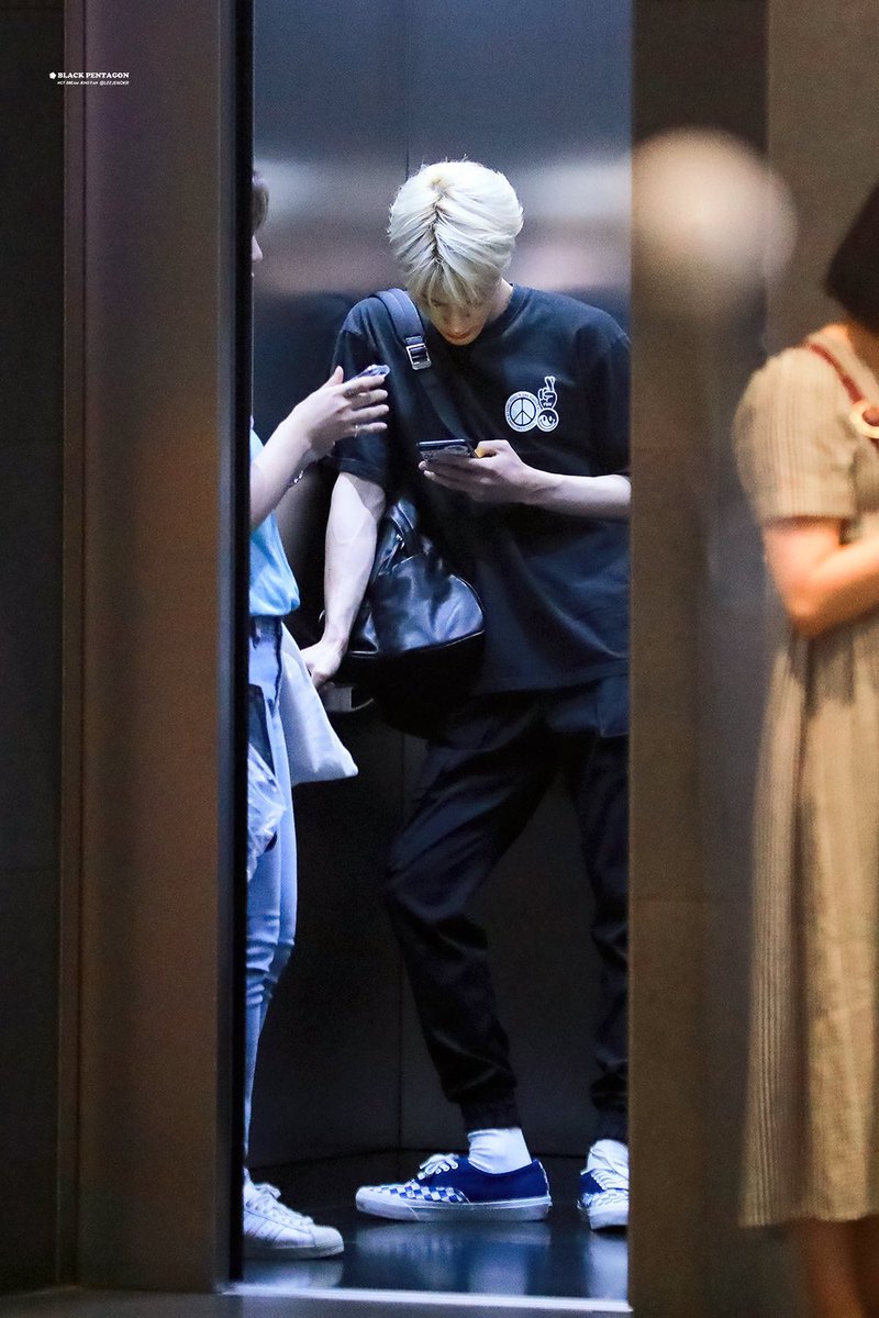 แต่ยืนรอลิฟต์เฉย ๆ ทำไมหล่อ งง