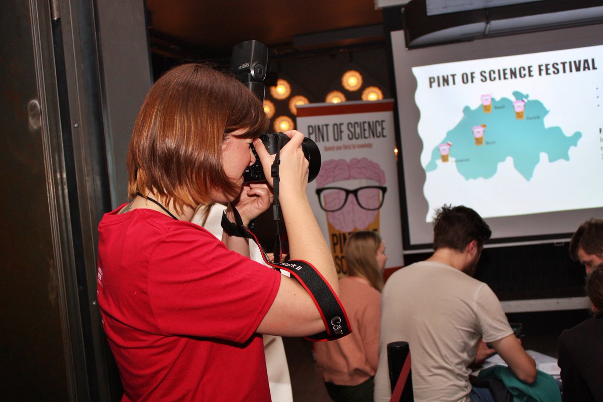 pintofscienceCH's tweet photo. #Pint19 Memories 🥰🇨🇭 Today’s Pint of Science CH photos comes for Team Basel 🤩
Last year showcased all sorts of science asking all the big questions such as Can we dance with broken nerves? Was verrät uns unser implizites Gedächtnis über unsere sexuelle Präferenz? 🥳🧠🍻 https://t.co/TDJO8rJq5H