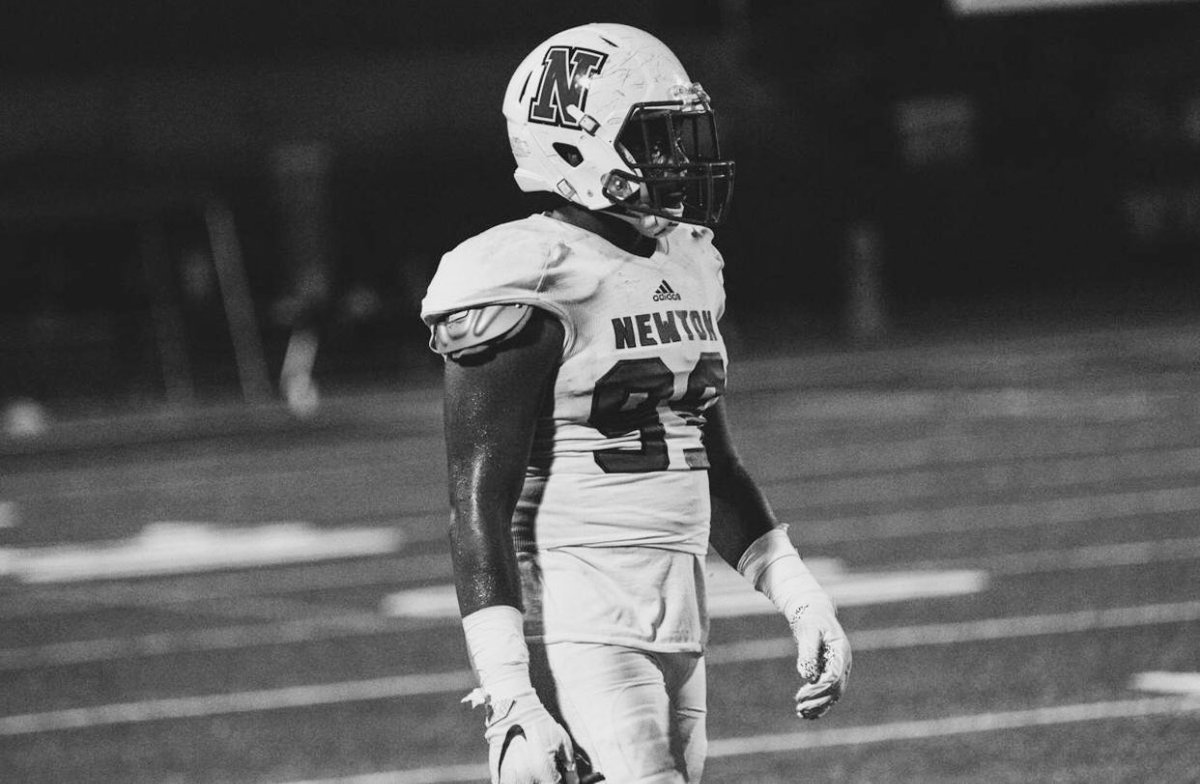 CoachSkelton06's tweet photo. 2023 DE Justin Benton @JustinB42023 offered by #UK @ChadSimmons_ @Mansell247  #NEWTONBOYZ https://t.co/SF06xmgYBS