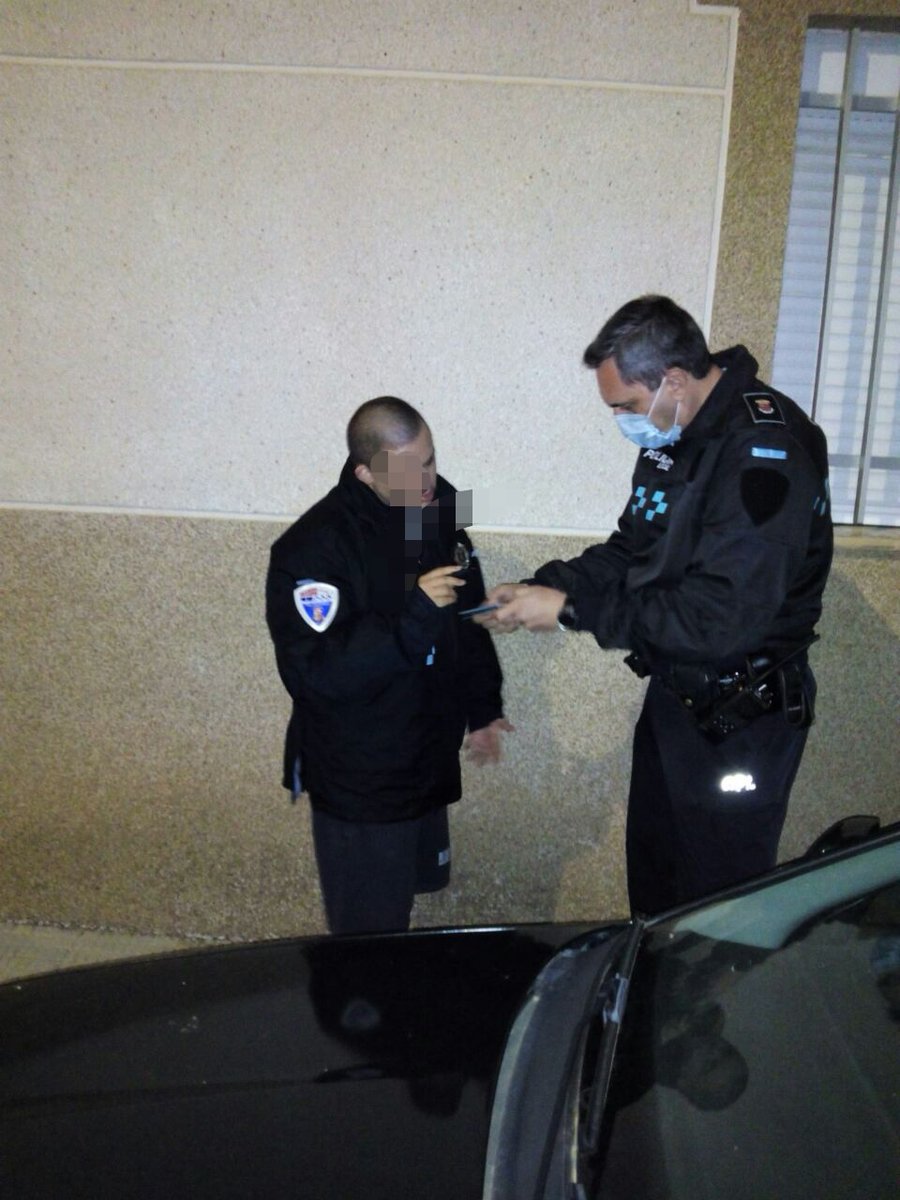 092Valdepenas's tweet photo. Un joven desorientado y en pijama, con síndrome de Down, es localizado esta madrugada por una patrulla, le auxilian y averiguan su identidad, devolviendolo a su domicilio familiar.
#BuenTrabajo https://t.co/6xE0lv3puY